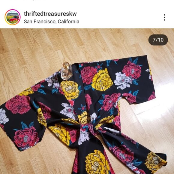 Pretty floral cover up/blouse. - Picture 5 of 11